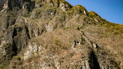  Magic mountains, sheer cliffs, monkeys, crocodiles - Canyon del Sumidero