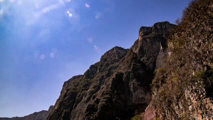  Magic mountains, sheer cliffs, monkeys, crocodiles - Canyon del Sumidero