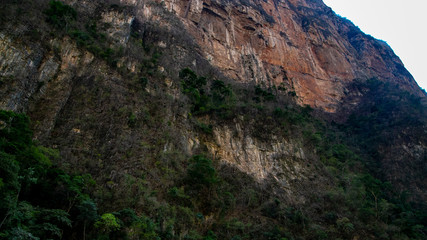  Magic mountains, sheer cliffs, monkeys, crocodiles - Canyon del Sumidero