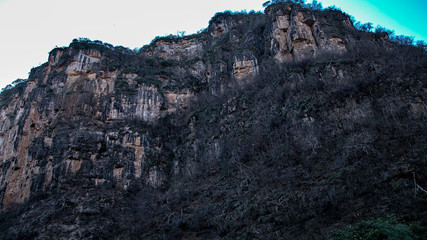  Magic mountains, sheer cliffs, monkeys, crocodiles - Canyon del Sumidero
