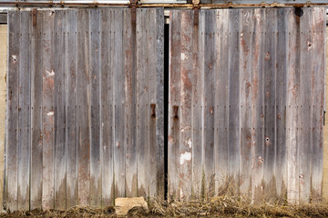 Weathered barn doors © EJRodriquez