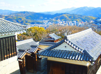Fototapeta na wymiar Japanese traditional wooden architecture with mountain view