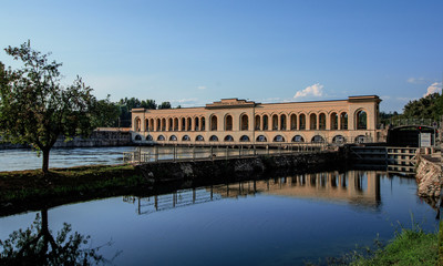 Obraz premium Panperduto dam, in Ticino Park. Lombardy, Italy