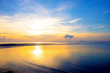 Fototapeta na wymiar sunset on the beach for natural background