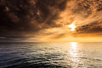 Fototapeta na wymiar Beautiful sunset on the ocean sea