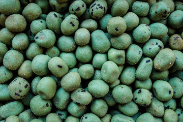 Peanuts in shell with wasabi