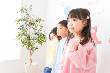 幼稚園・保育所・こども園で楽しく過ごす可愛い子供たち