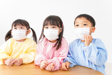 幼稚園・保育所・こども園で楽しく過ごす可愛い子供たち