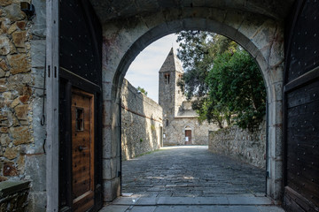 Fototapeta na wymiar Sestri Levante, chiesa antica