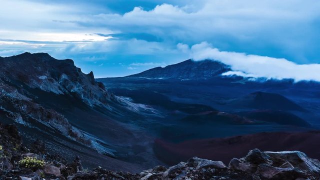 Zeitrafferaufnahme Sonnenaufgang im Haleakalā Gebirge auf Maui Hawaii