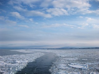 砕氷船の通り道　北海道（網走）