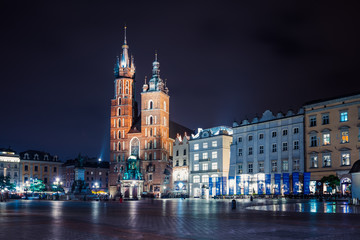 Fototapeta na wymiar Mary's Basilica (Church of Our Lady Assumed into Heaven) in Krakow, Poland at night