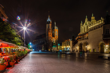 Fototapeta na wymiar St. Mary's Basilica (Church of Our Lady Assumed into Heaven) in Krakow, Poland at night