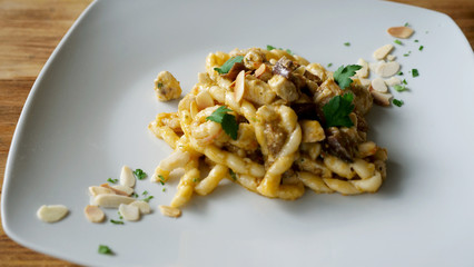 Busiate siciliane con mandorle