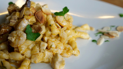 Busiate siciliane con mandorle