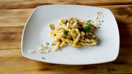 Busiate siciliane con mandorle