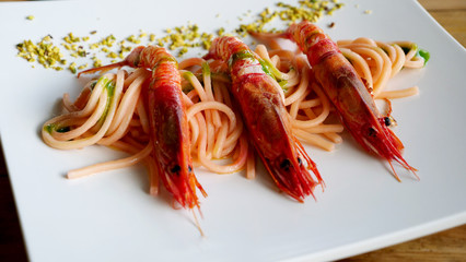 spaghetti e gamberone rosso