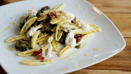 orecchiette burrata e verdure