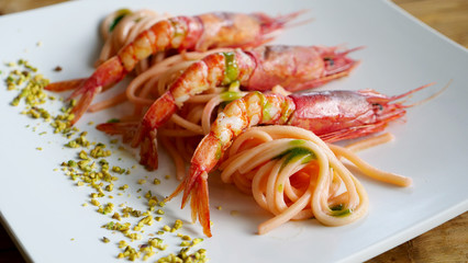 spaghetti e gamberone rosso