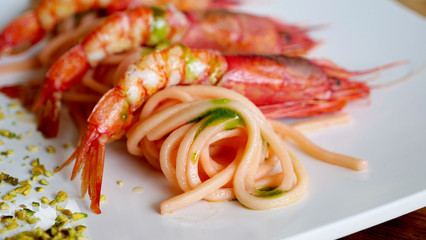 spaghetti e gamberone rosso