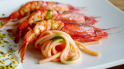 spaghetti e gamberone rosso