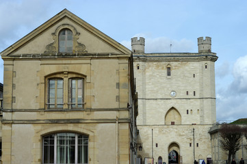 Façade et porte du château de Vincennes