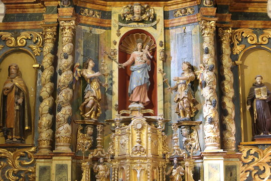 Le retable et ses statues lat&eacute;rales. Vierge de l'Assomption. Eglise Notre-Dame de la Gorge. Les Contamines-Montjoie. / The altarpiece and its lateral statues. Virgin of the Assumption. 