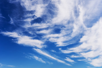 Obraz premium Blue sky with beautiful clouds