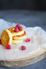 Russian breakfast cheesecakes with raspberries 