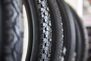 Tread pattern bicycle tires
