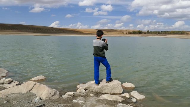 A child photographer taking pictures of the dam dries, 