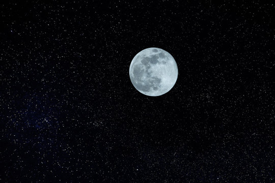 Vollmond am Sternenhimmel