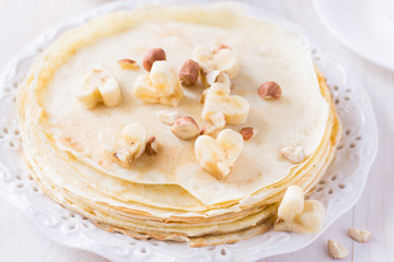 Creps with bananas and nuts