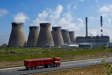 FERRYBRIDGE POWER STATION AND M62 MOTORWAY, ENGLAND, UK