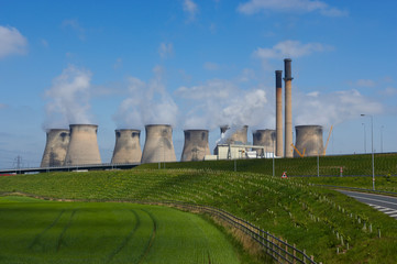 FERRYBRIDGE POWER STATION AND M62 MOTORWAY, ENGLAND, UK