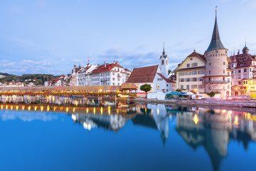 Obraz premium Scenic historic city center of Lucerne with famous buildings and lake Lucerne (Vierwaldstattersee), Canton of Lucerne, Switzerland