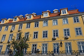 Fototapeta na wymiar A large yellow house with balconies in Lisbon