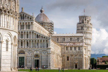 Naklejka premium Pisa Leaning Tower and Cathedral Duomo in Italy