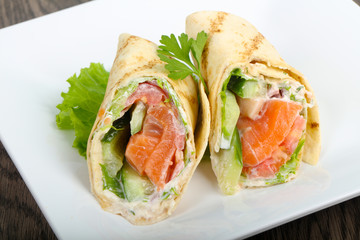 Salmon bread roll