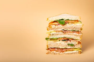 Foto op Plexiglas Snackbar Snijd smakelijk broodje concept
