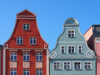 Fototapeta na wymiar Historische Giebelhäuser in der Altstadt von Rostock