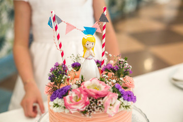 figurines on the communion cake