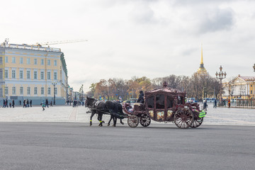 Naklejka premium carriage with horses on the square in Russia