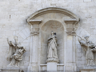 Particolare architettonico della Cattedrale metropolitana di San Sabino di Bari. Sud Italia