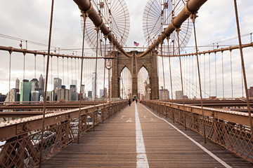 Puente de Brooklyn en Manhattan. - obrazy, fototapety, plakaty