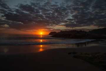 Obraz premium Sunrise at Cabeçudas Beach - Santa Catarina - Brasil.
