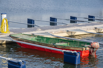 Fototapeta na wymiar Arbetsbåten vid bryggan