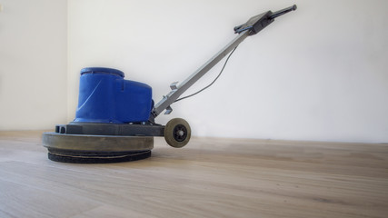 Einscheibenmaschine für Polieren, schleifen, wachsen, ölen, renovieren von Parkett und Dielenboden