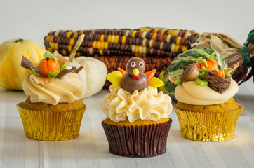 Decorated thanksgiving cupcakes