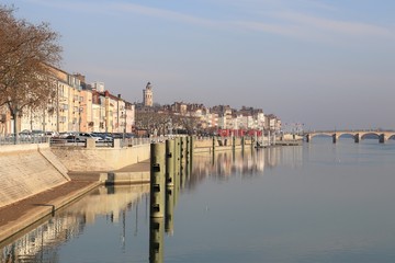 LA RIVIERE SAONE ET SES QUAIS A MACON - SAONE ET LOIRE - BOURGOGNE - FRANCE